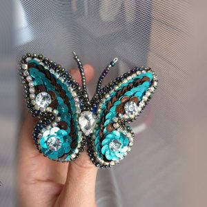 გულსაბნევი პეპელა ფარფლებით